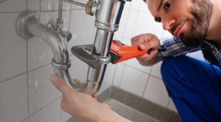 Expert burst pipe repair services in Oaktown, IN